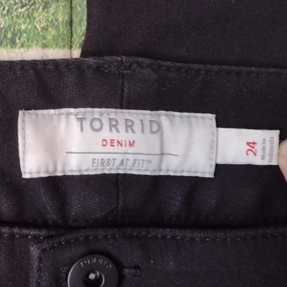 Torrid Crop High Waist Jeans Size 24 NWT - Picture 5 of 7